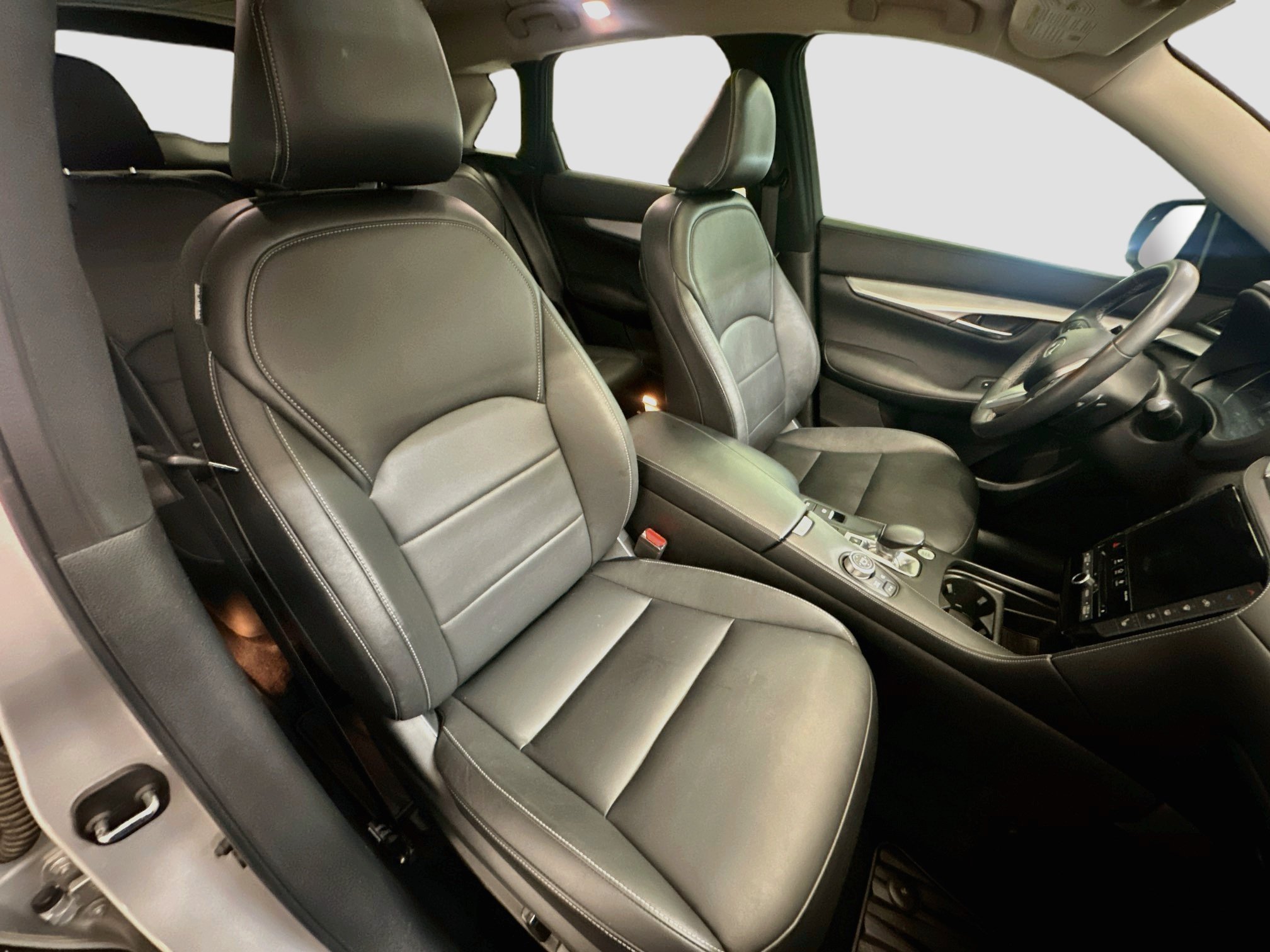 Used 2019 INFINITI QX50 Luxe w/ Navigation Package AWD/4WD image 34