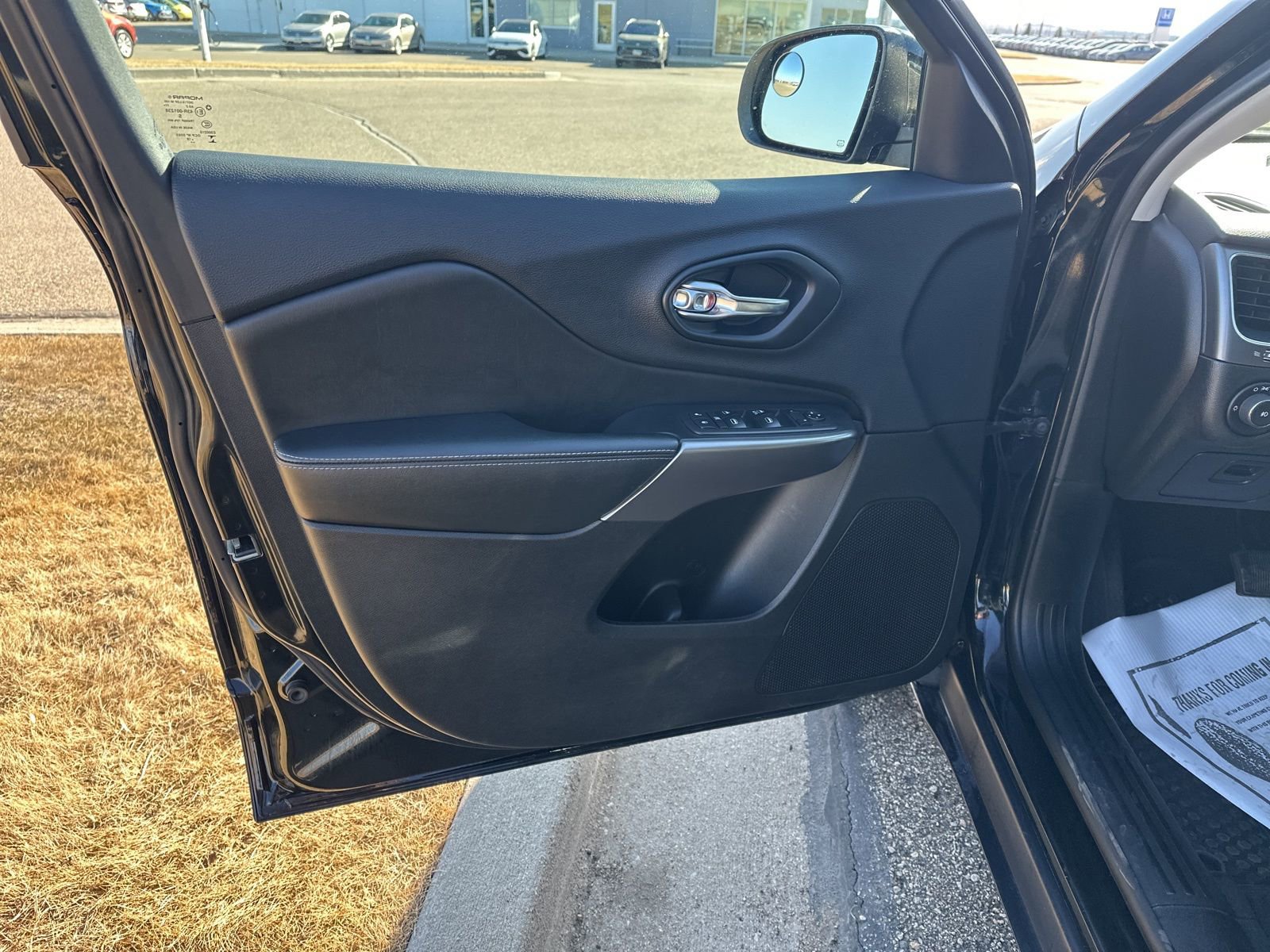 Used 2019 Jeep Cherokee Latitude w/ Cold Weather Group image 17