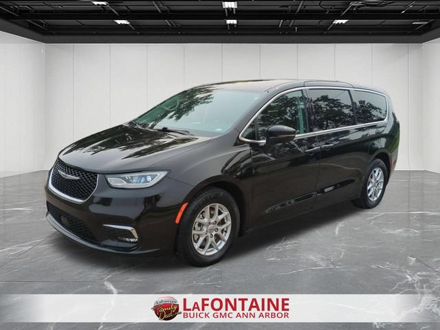 Used 2024 Chrysler Pacifica Touring-L