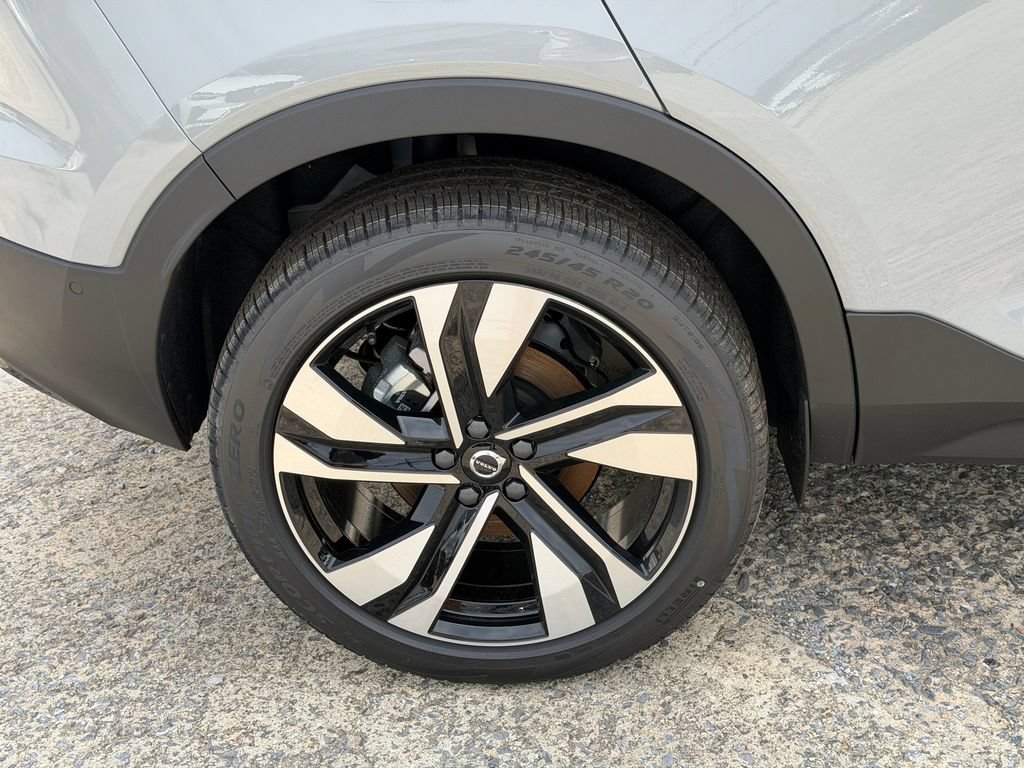 New 2026 Volvo XC40 B5 Plus w/ Climate Package AWD/4WD image 6