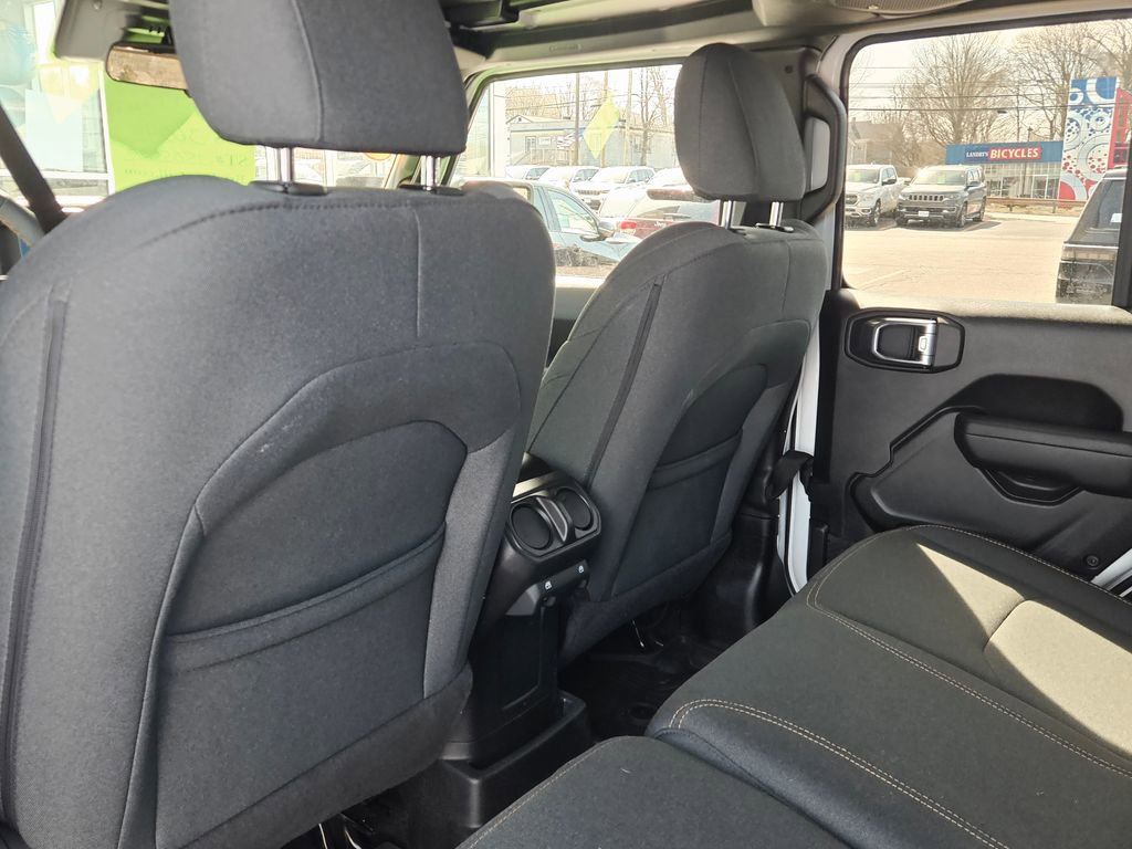 Used 2024 Jeep Wrangler Unlimited image 18
