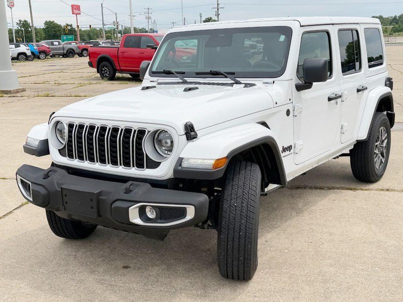 Used 2025 Jeep Wrangler Unlimited Sahara AWD/4WD image 7