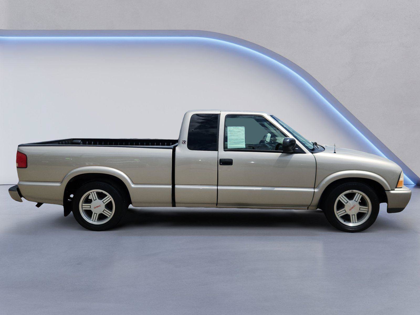 Used 1999 GMC Sonoma SLS w/ Convenience Group RWD image 2