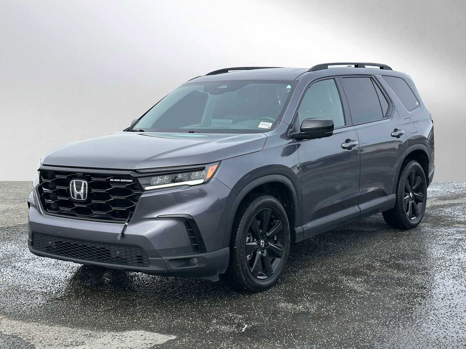 Used 2025 Honda Pilot Black Edition image 7