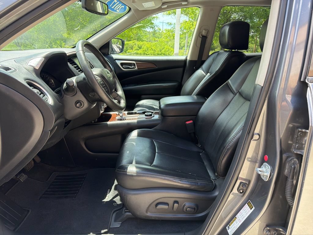 Used 2017 Nissan Pathfinder Platinum w/ Family Entertainment Package AWD/4WD image 14