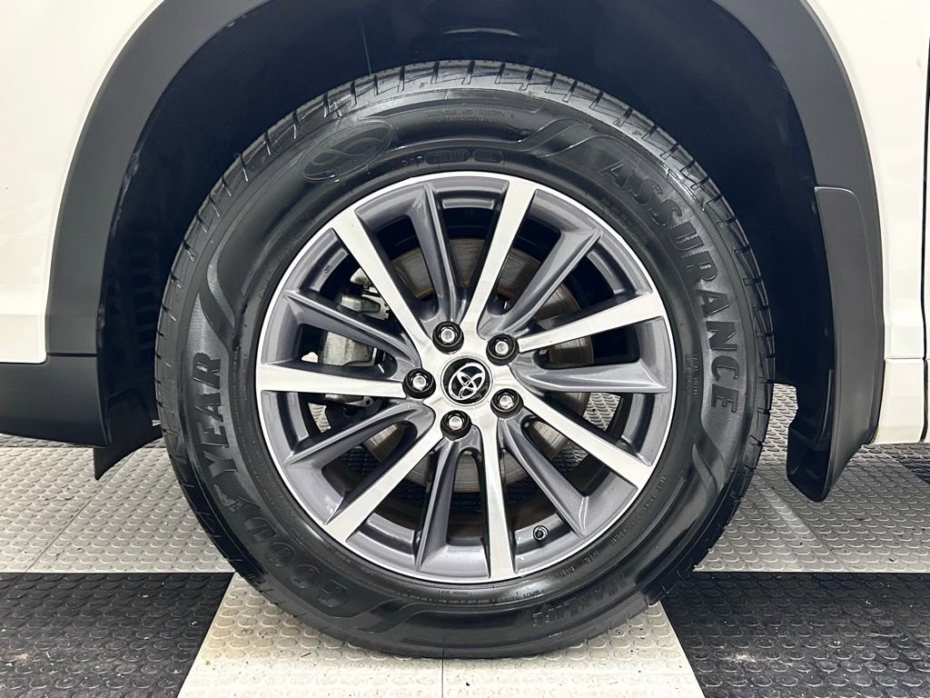 Used 2017 Toyota Highlander XLE image 10