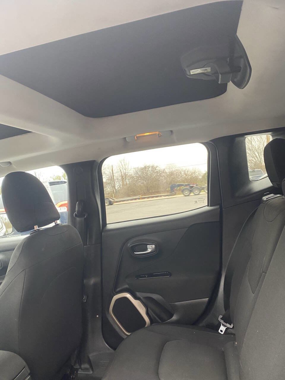 Used 2017 Jeep Renegade Sport w/ Power & Air Group image 19