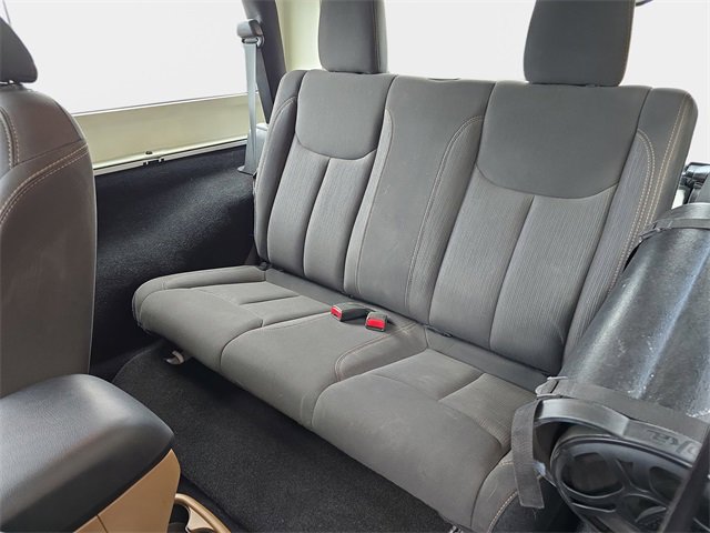 Used 2015 Jeep Wrangler Rubicon w/ Power Convenience Group image 16