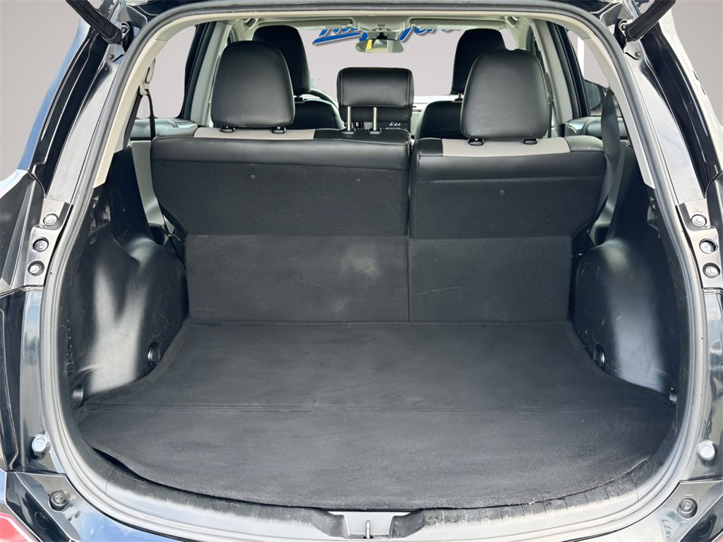 Used 2018 Toyota RAV4 XLE image 18