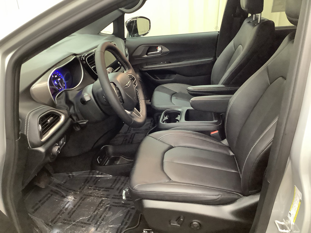 New 2026 Chrysler Pacifica Select FWD image 15