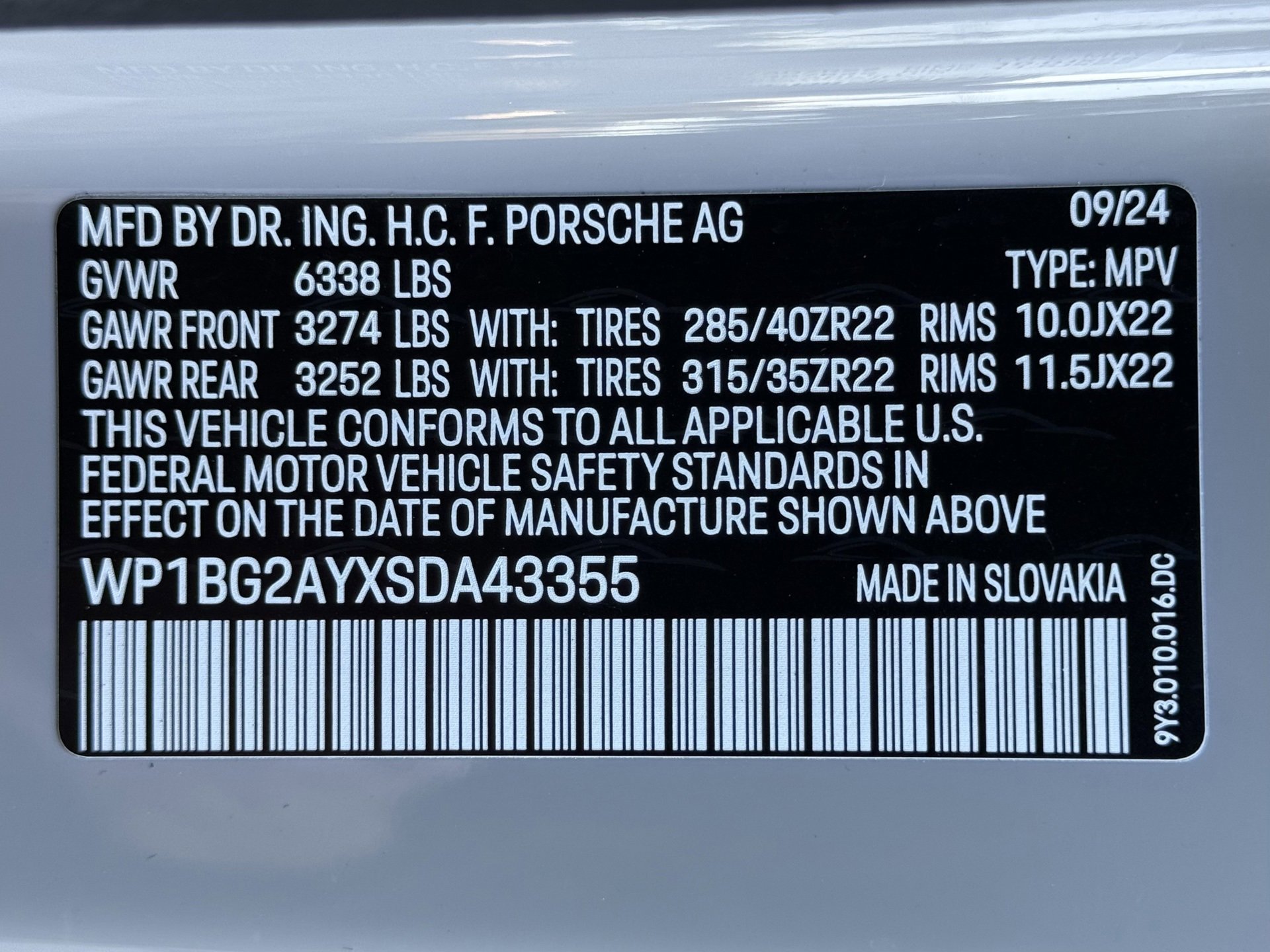 Used 2025 Porsche Cayenne GTS image 37