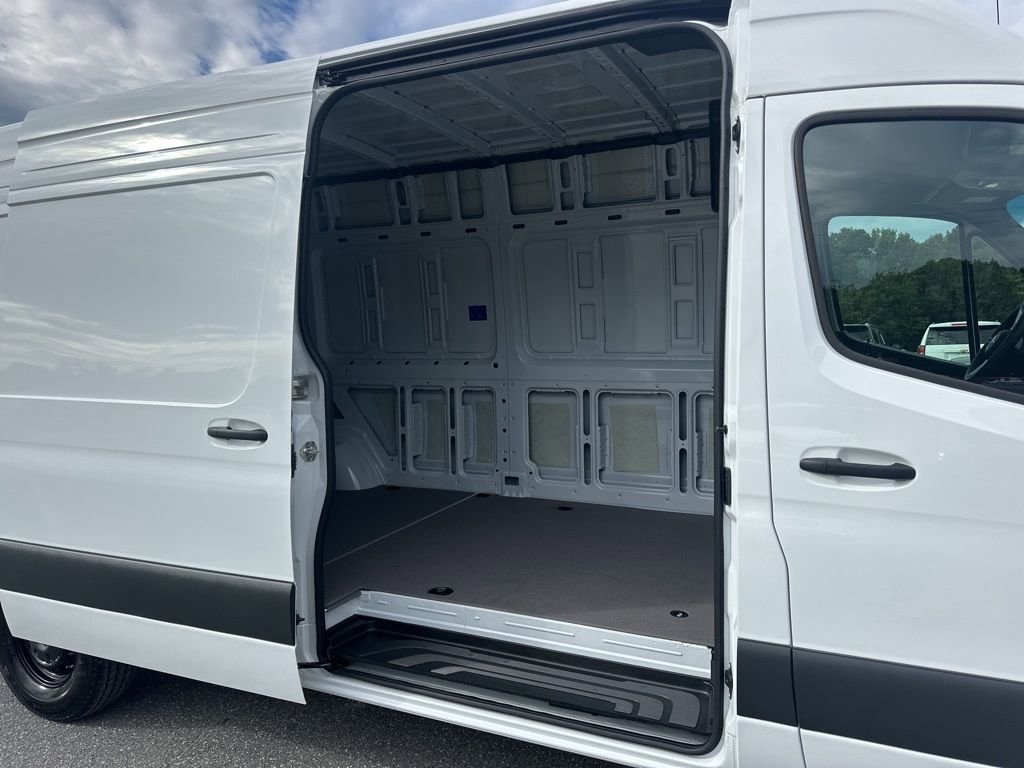 Used 2025 Mercedes-Benz Sprinter 2500 image 23