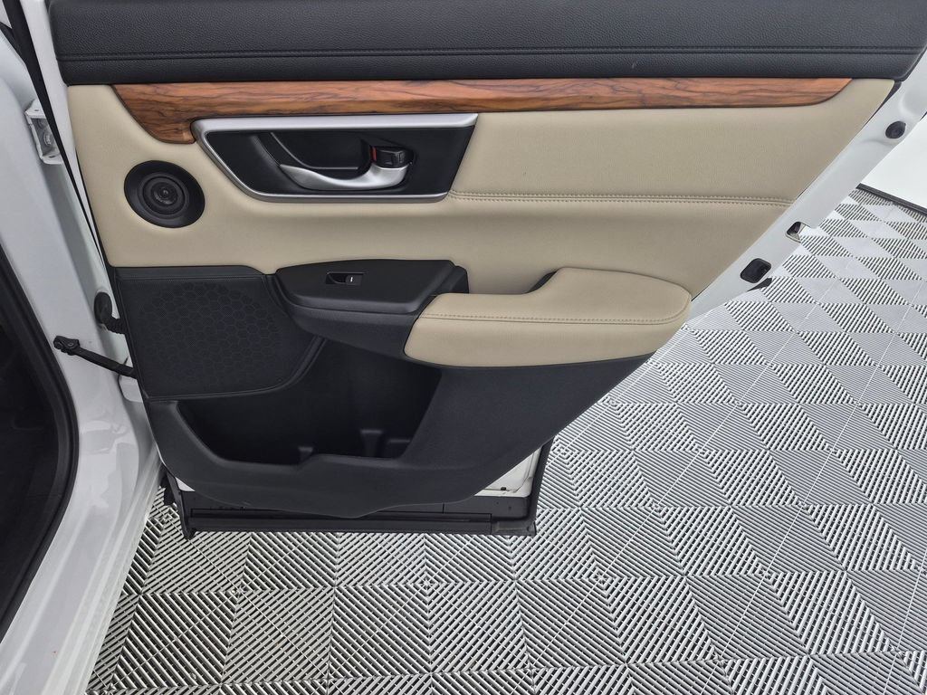 Used 2020 Honda CR-V Touring image 32