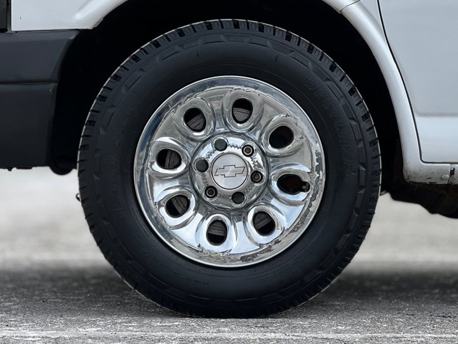 Used 2009 Chevrolet Express 1500 image 35