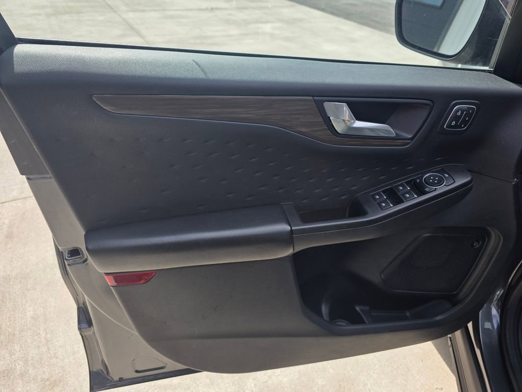 Used 2020 Ford Escape Titanium image 11