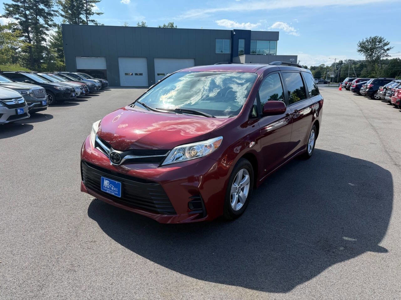 Used 2019 Toyota Sienna LE image 1