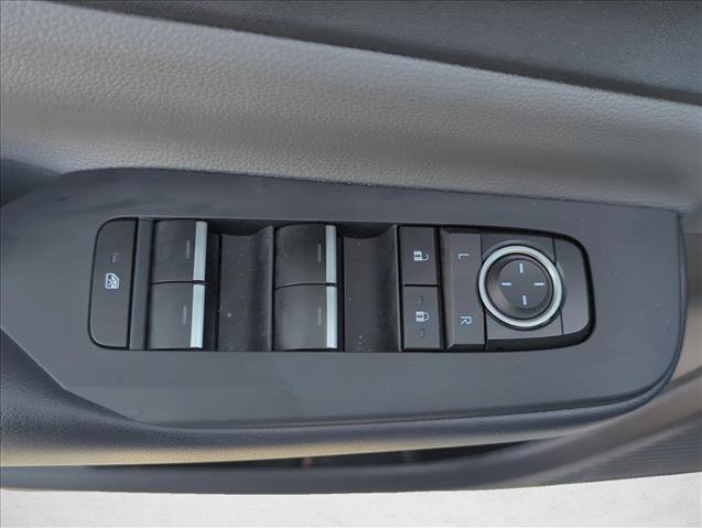 Used 2025 Toyota Prius XLE FWD image 7