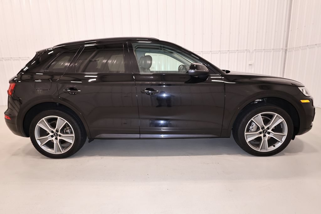 Used 2020 Audi Q5 2.0T Premium Plus w/ Premium Plus Package AWD/4WD image 2