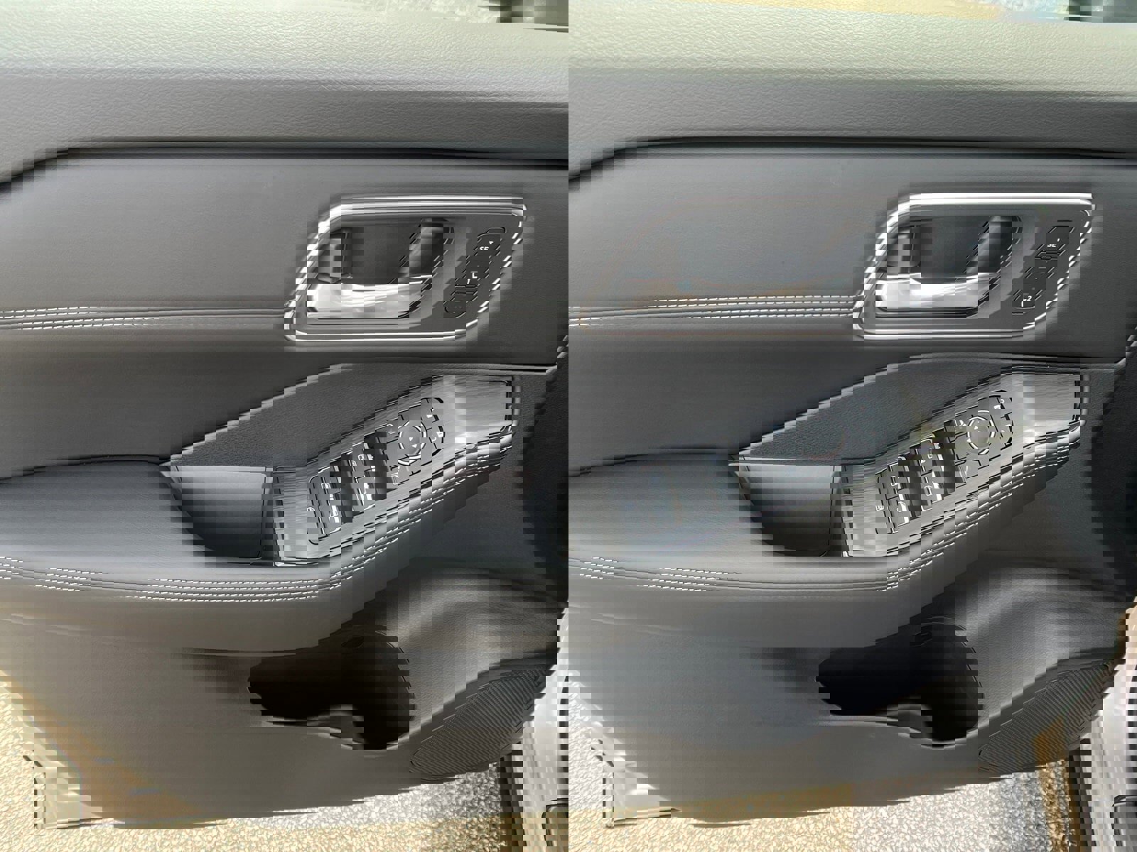 New 2026 Nissan Rogue Platinum w/ Platinum Premium Package image 11