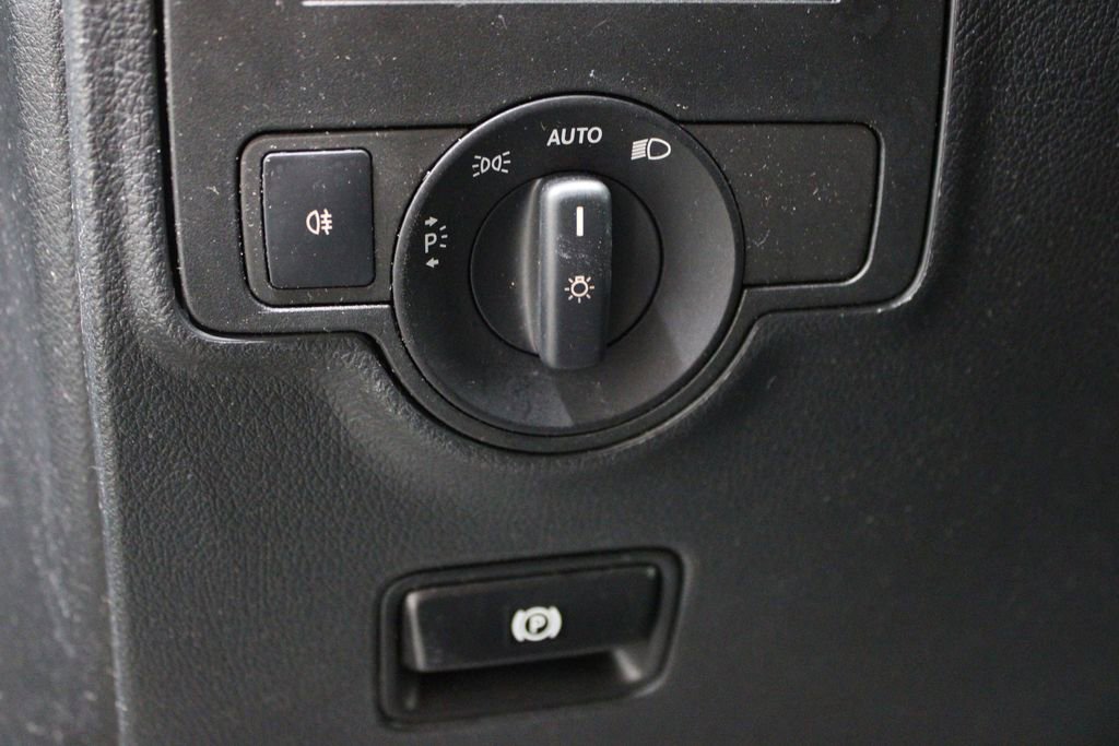 Used 2018 Mercedes-Benz Metris Passenger image 15