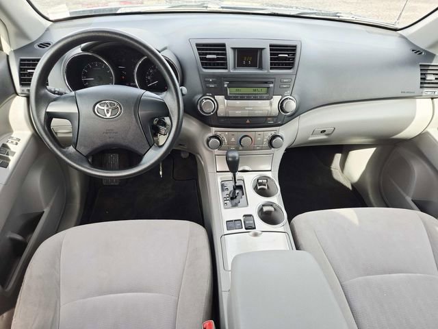 Used 2013 Toyota Highlander FWD image 6