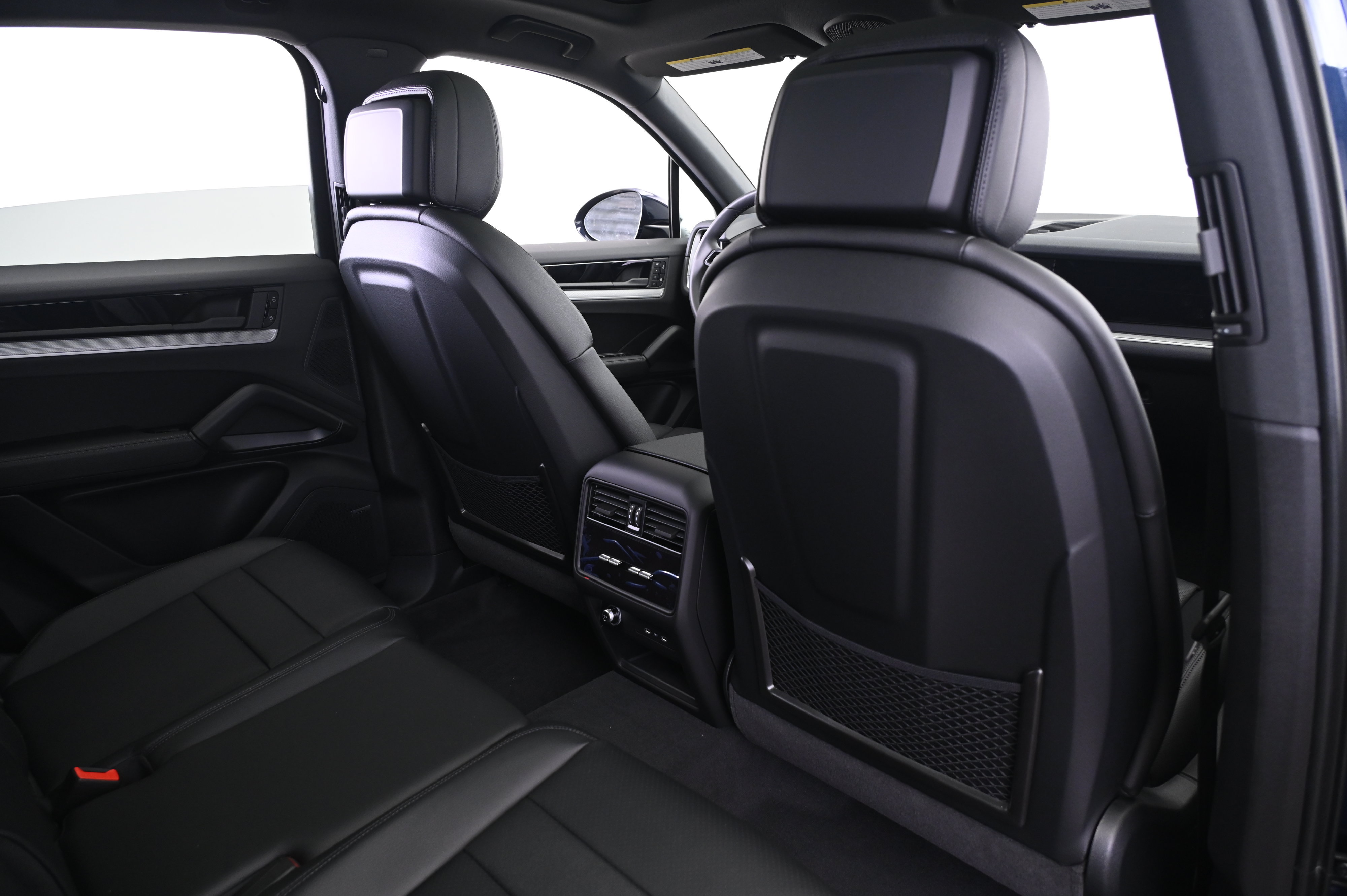 Certified 2026 Porsche Cayenne AWD/4WD image 17