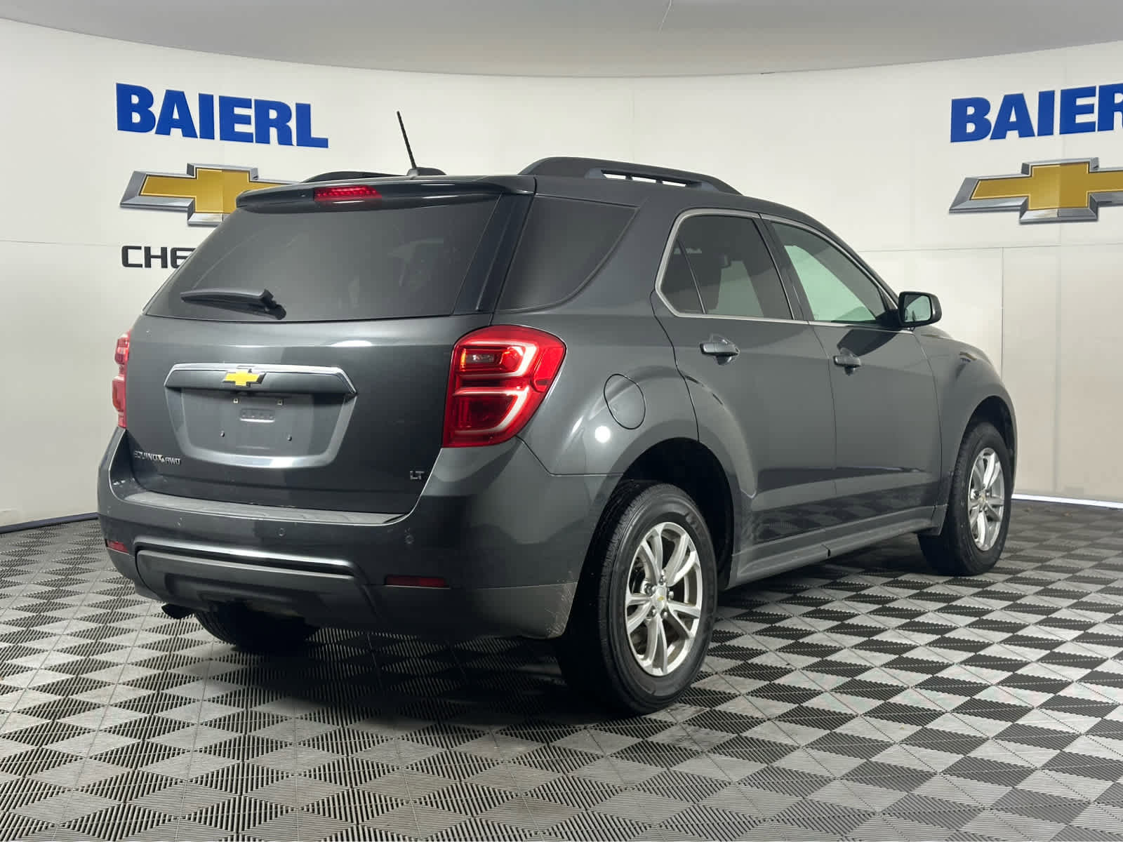 Used 2017 Chevrolet Equinox LT w/ Driver Confidence Package II image 7