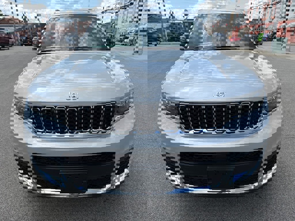 New 2025 Jeep Grand Cherokee L Laredo w/ Trailer Tow Package image 2