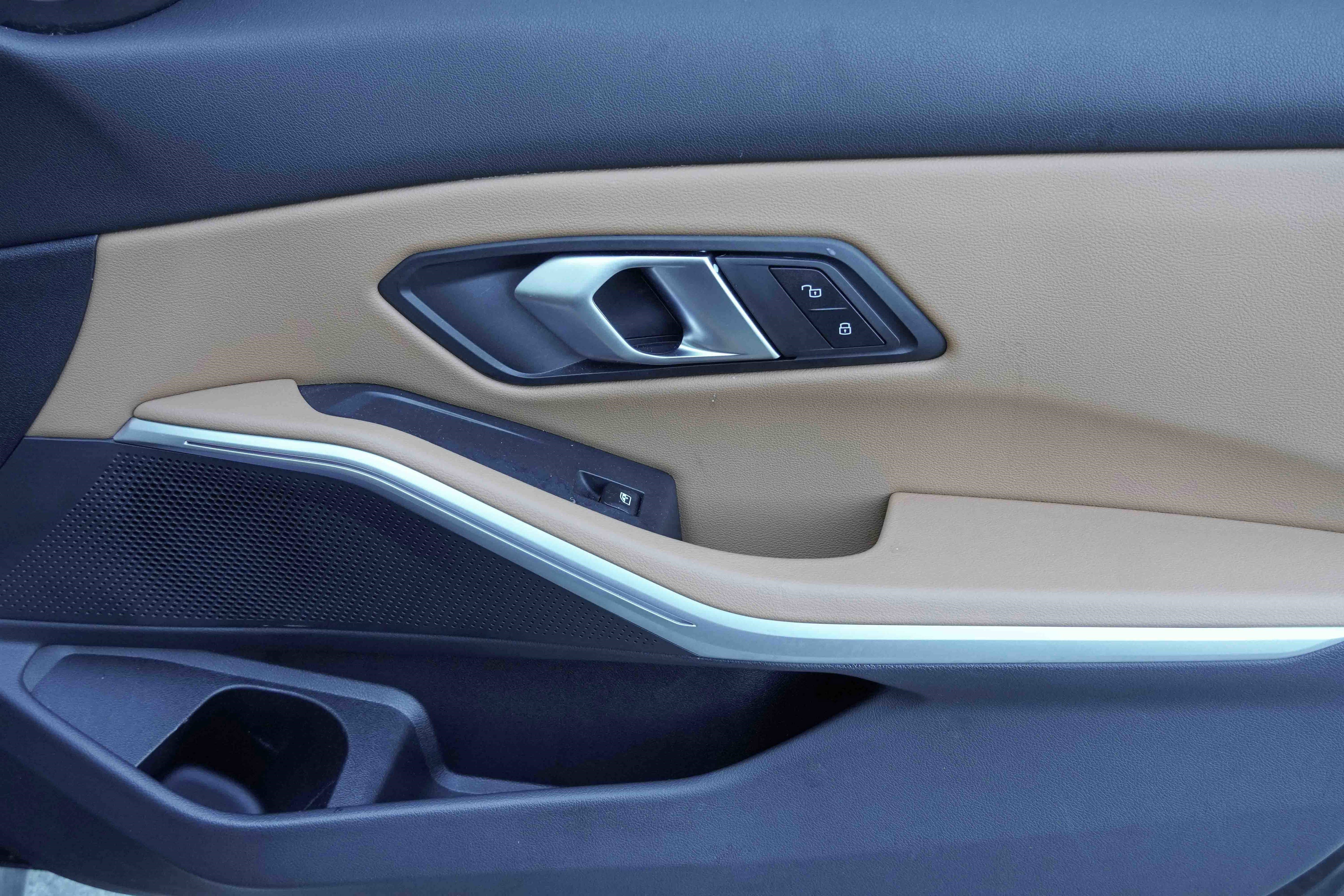 Used 2024 BMW 330i Sedan w/ Convenience Package image 31