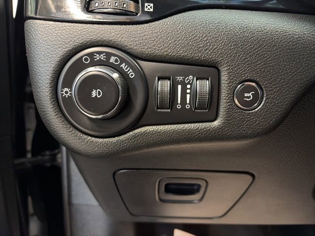 Certified 2023 Jeep Cherokee Altitude Lux image 16