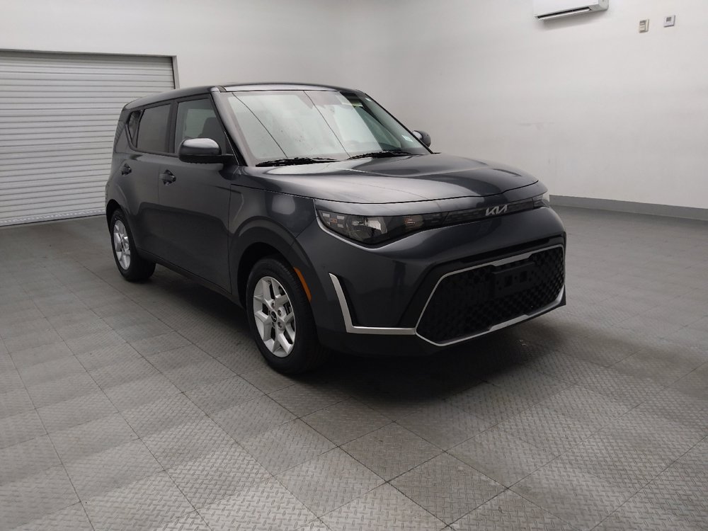 Used 2025 Kia Soul LX image 13