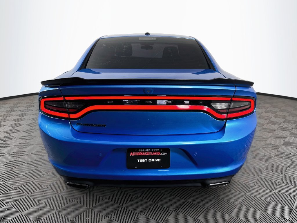 Used 2018 Dodge Charger SXT w/ Blacktop Package RWD image 6