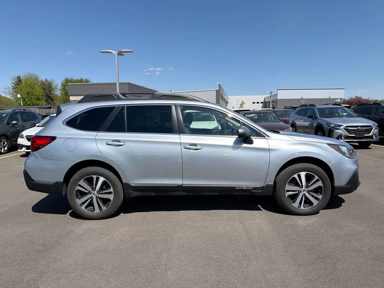Used 2019 Subaru Outback 2.5i Limited AWD/4WD image 14