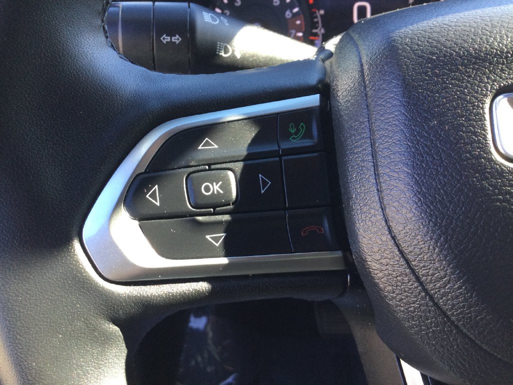 Used 2025 Jeep Compass Latitude w/ Convenience Group AWD/4WD image 17