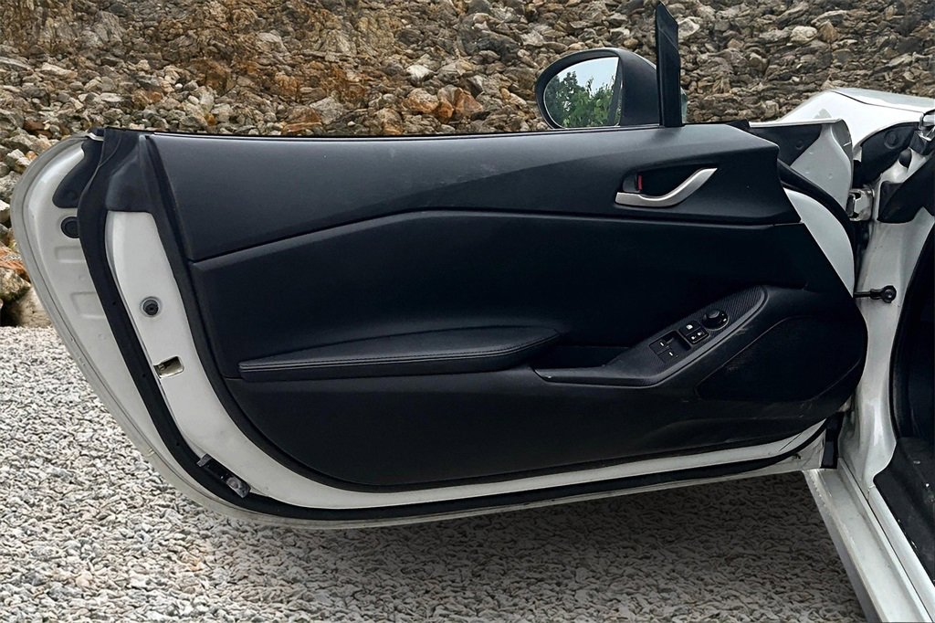 Used 2016 MAZDA MX-5 Miata Sport image 19