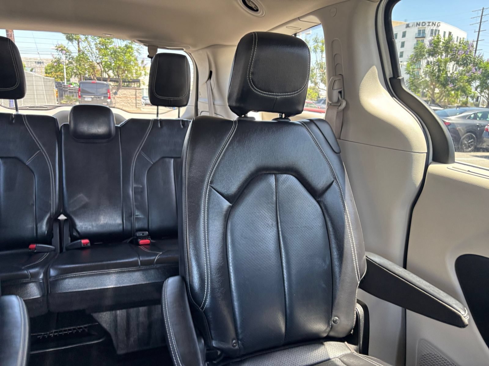 Used 2022 Chrysler Pacifica Touring-L FWD image 40
