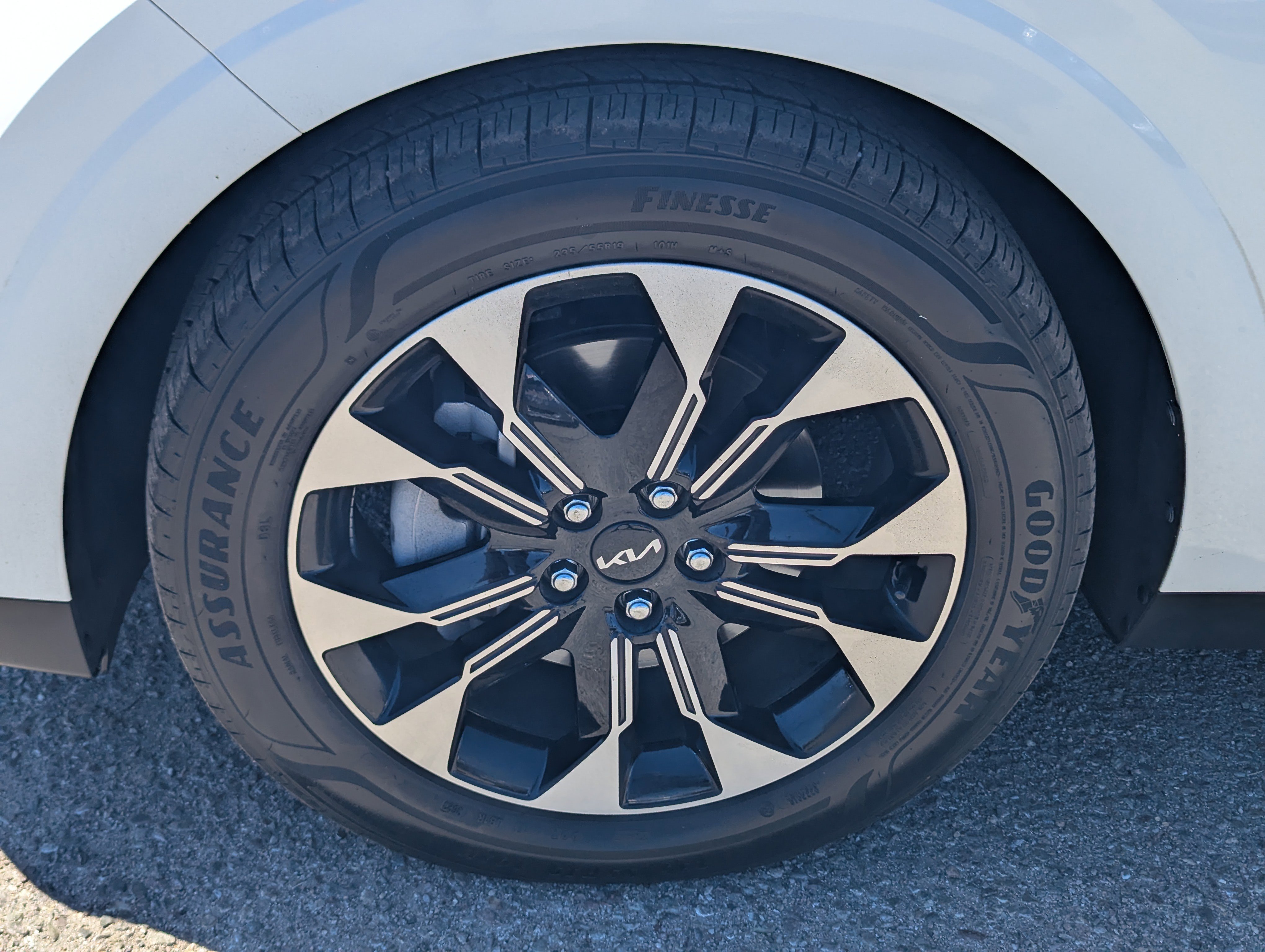 Certified 2024 Kia Carnival EX image 7