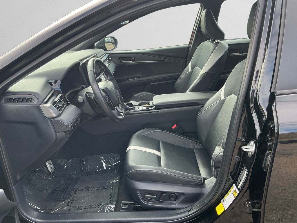 Used 2025 Toyota Camry SE image 9