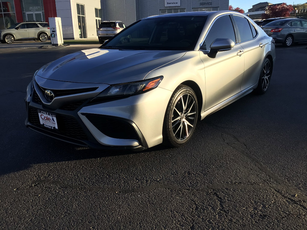 Used 2023 Toyota Camry SE w/ Blackout Package (TMS) image 2