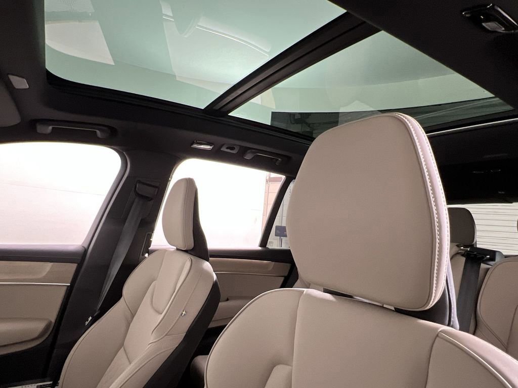 New 2026 Volvo XC90 B6 Plus w/ Protection Package Premier AWD/4WD image 14