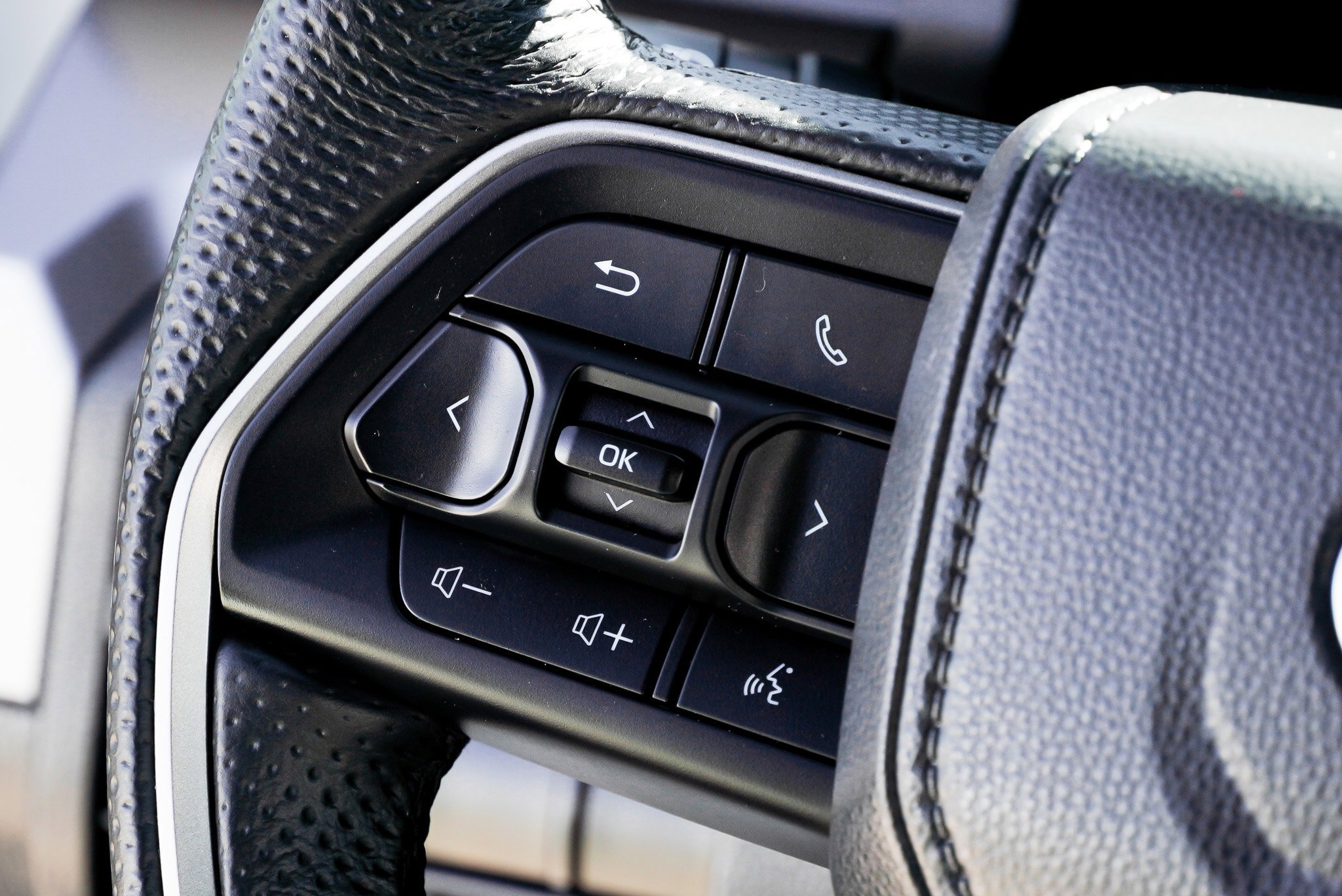 Used 2025 Toyota Tacoma TRD Sport AWD/4WD image 32