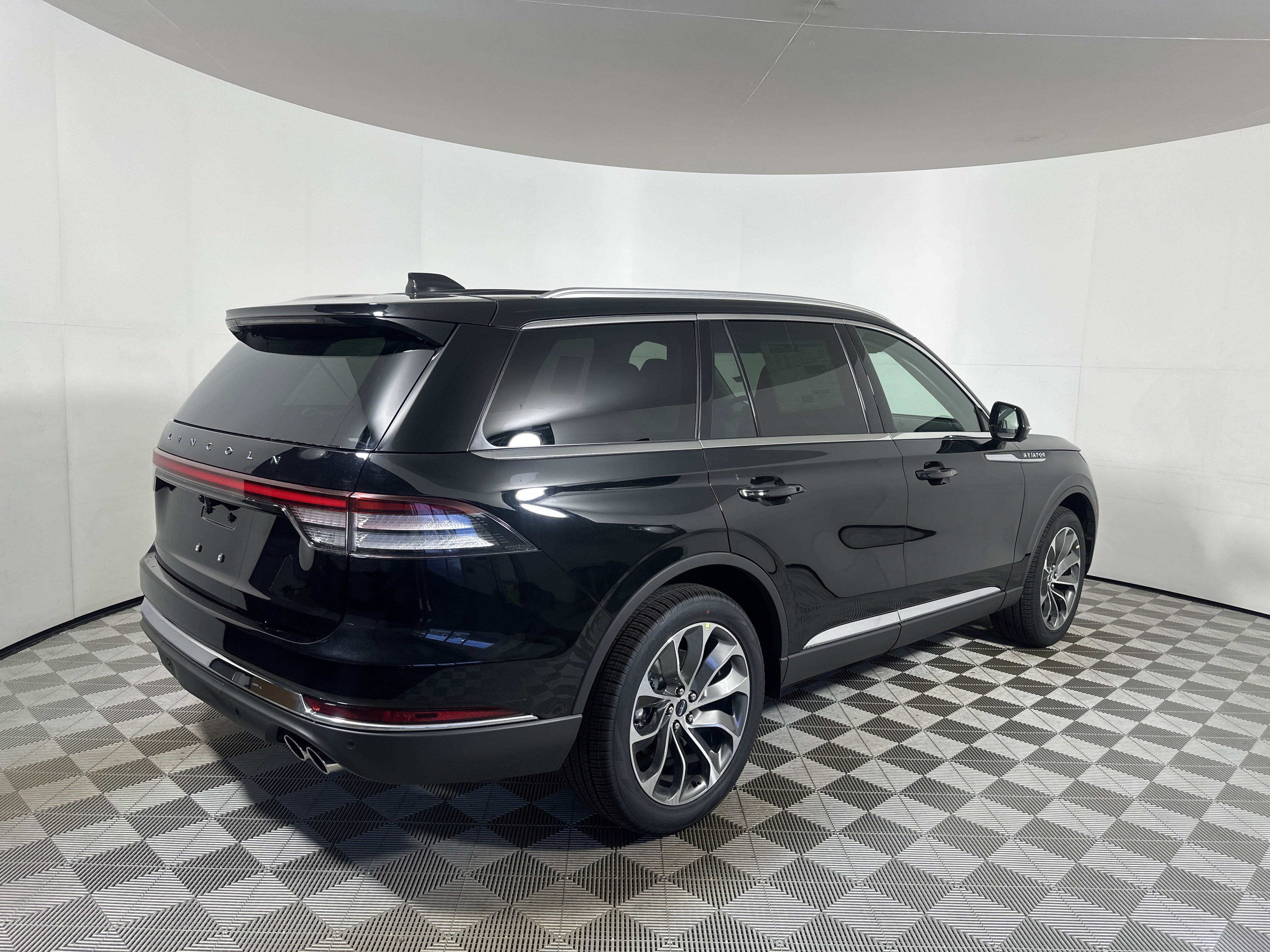New 2025 Lincoln Aviator AWD image 7