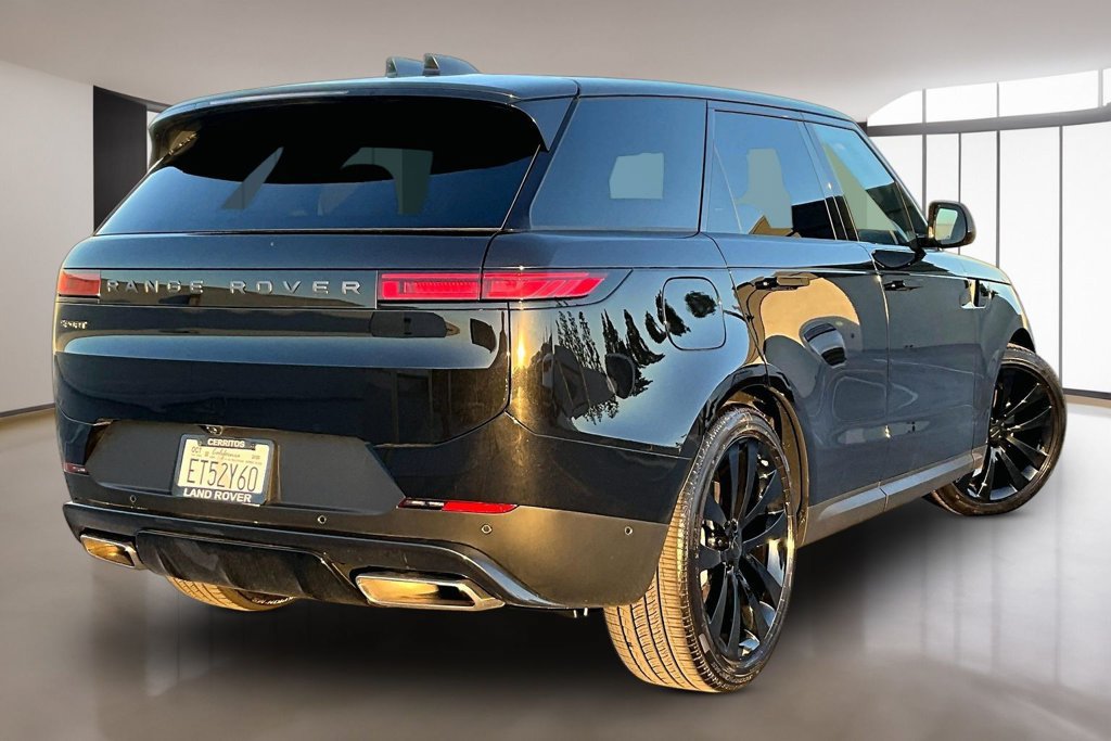 Used 2026 Land Rover Range Rover Sport SE AWD/4WD image 6