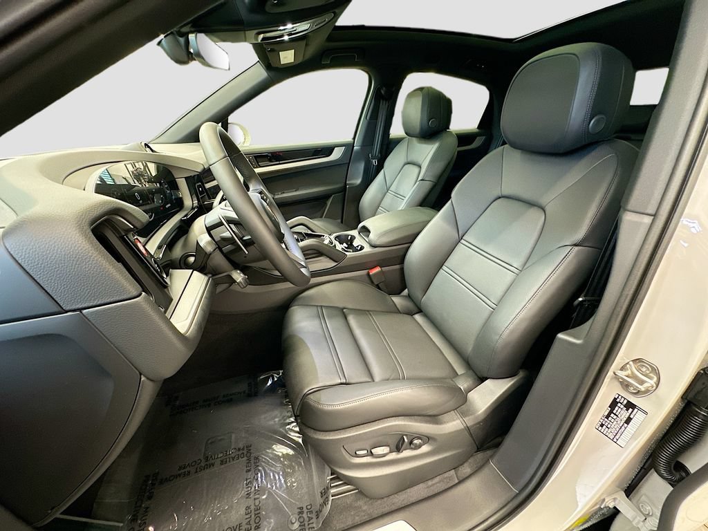 New 2026 Porsche Cayenne Coupe AWD/4WD image 5