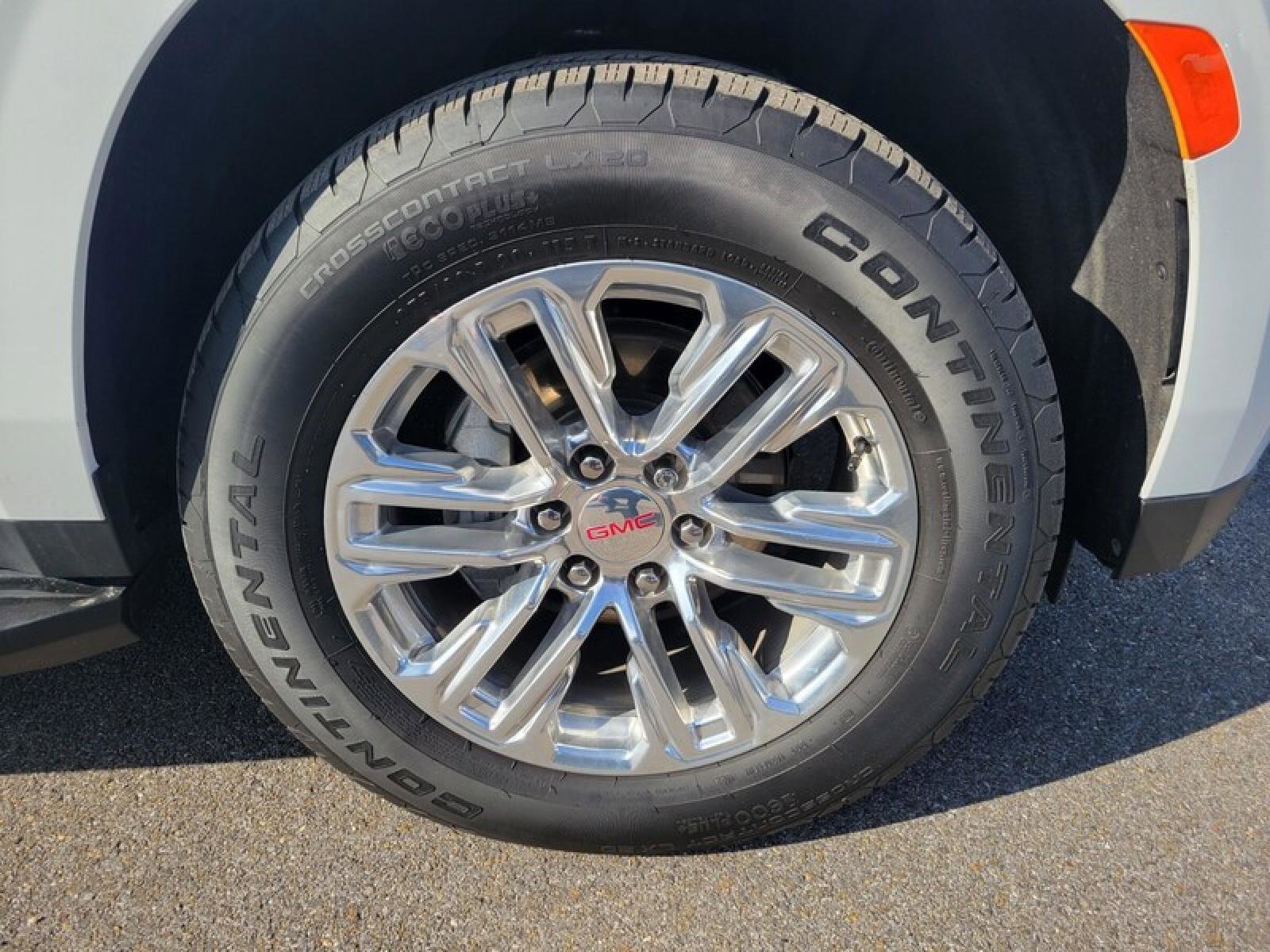 Used 2022 GMC Yukon XL SLT w/ SLT Premium Package image 8