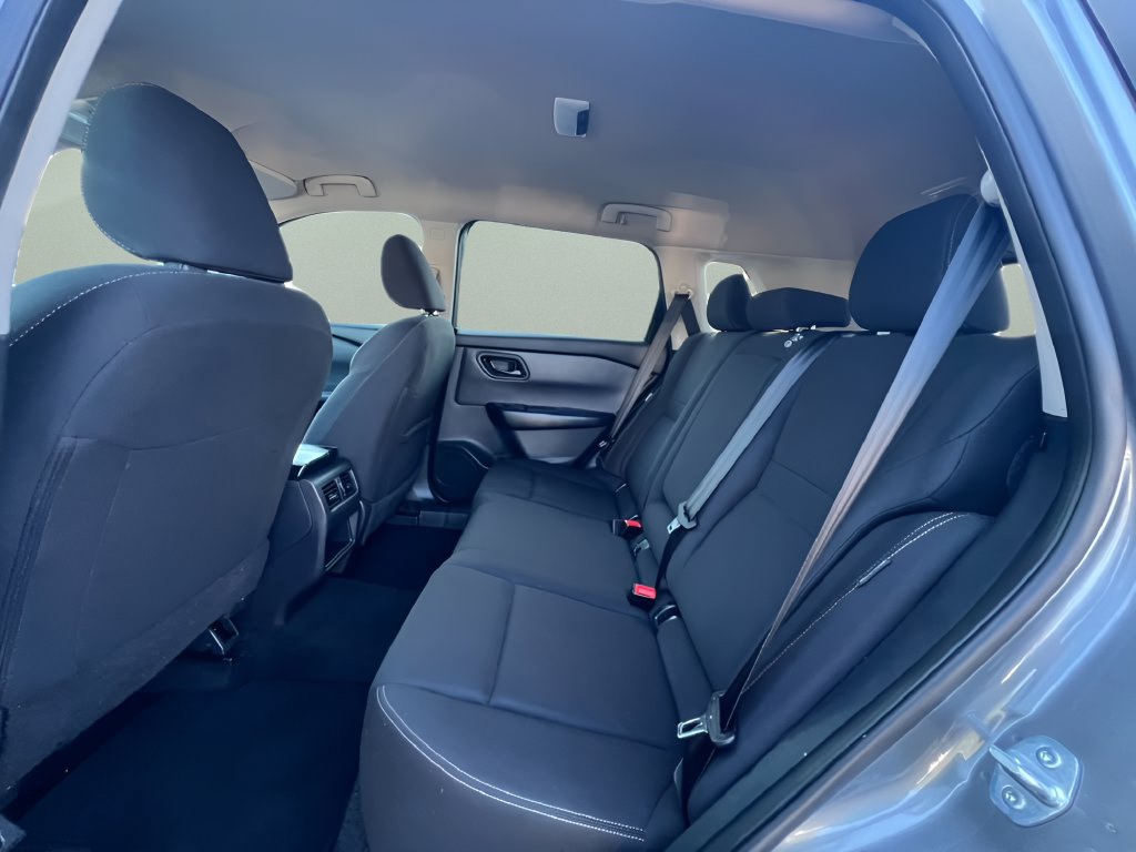 Used 2024 Nissan Rogue S AWD/4WD image 17