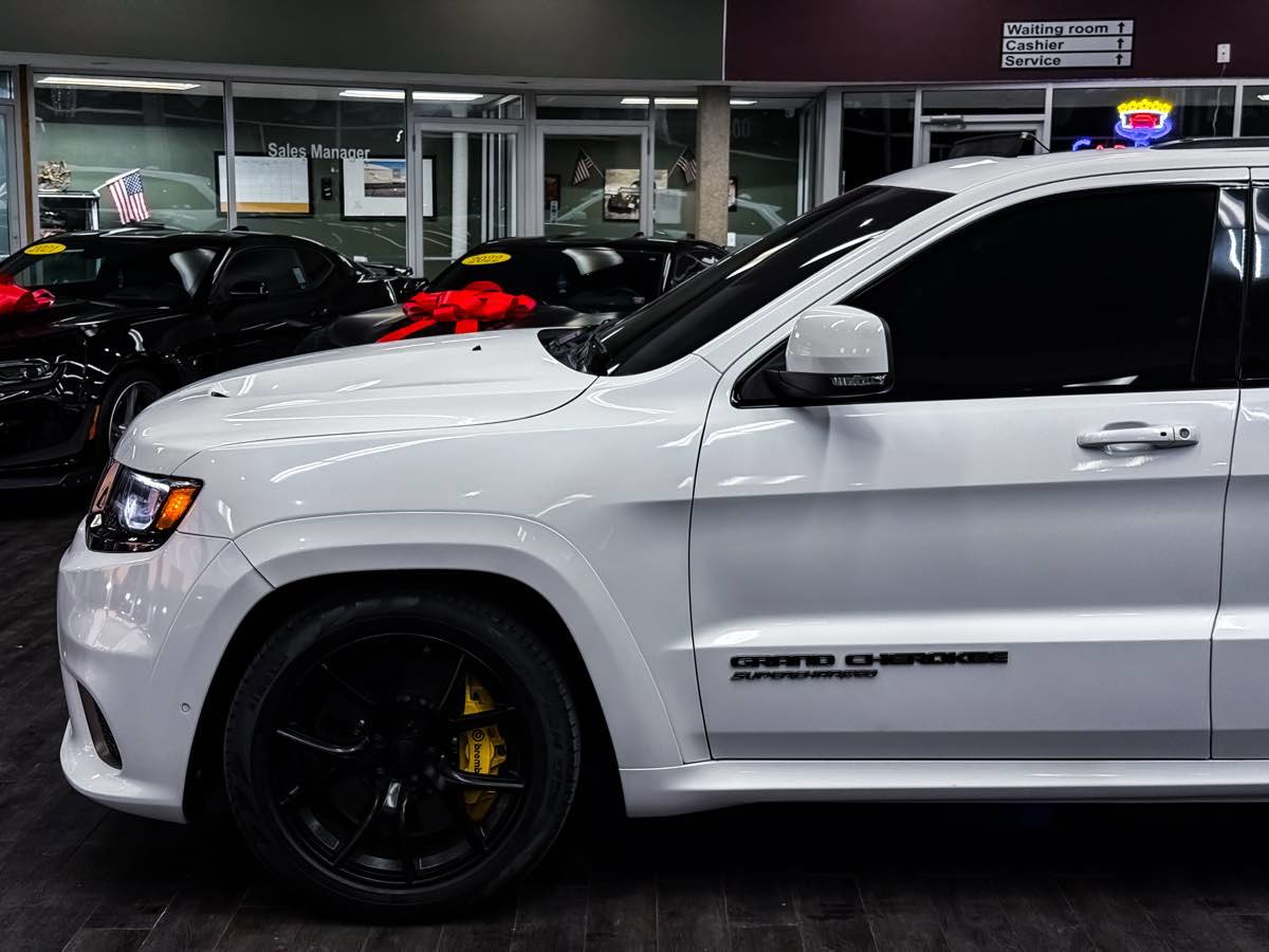 Used 2021 Jeep Grand Cherokee Trackhawk image 9