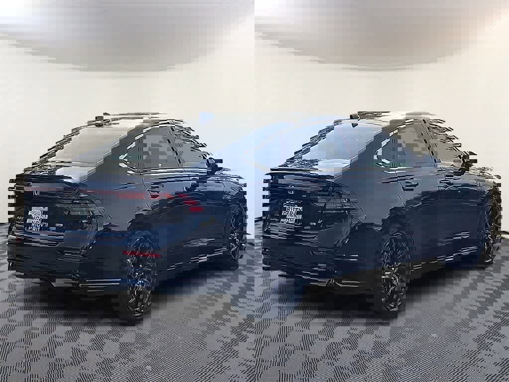 Used 2025 Honda Accord Touring image 4