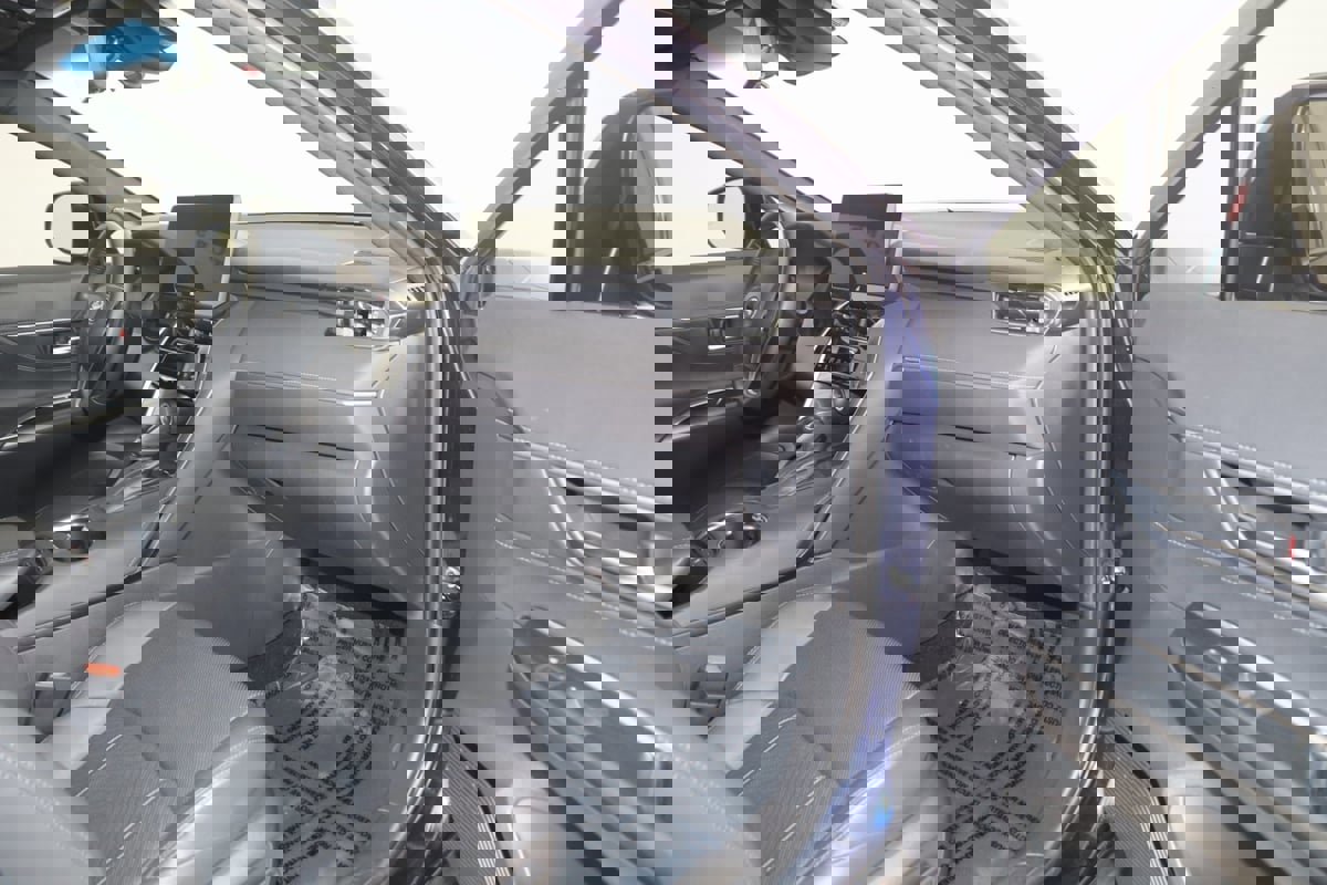 Used 2023 Toyota Venza Limited image 37