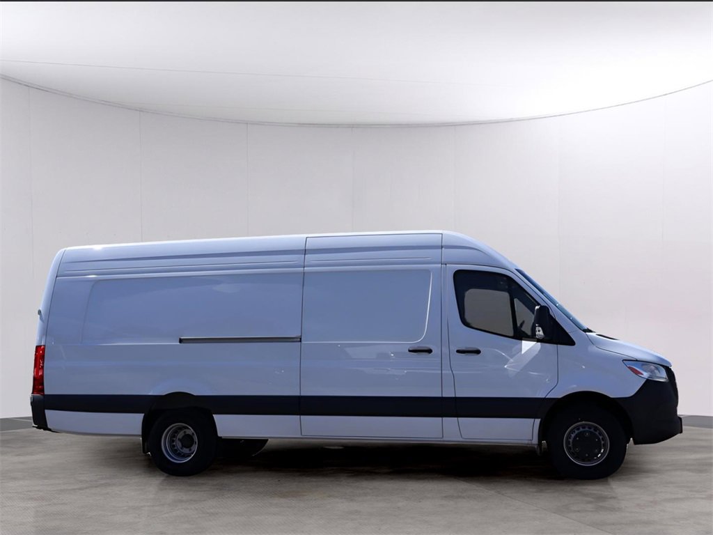 Used 2024 Mercedes-Benz Sprinter 3500 image 4